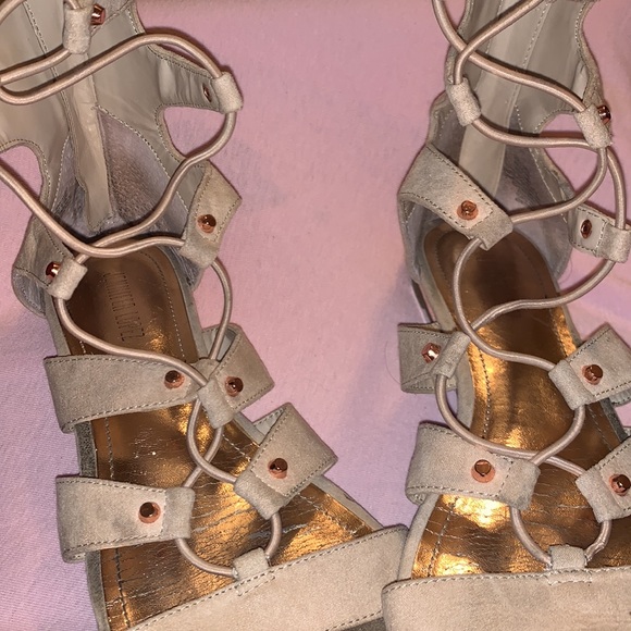 7 1/2 Ladies J. Lo Nude and Rose Gold Sandals 7.5 Jennifer Lopez Women’s Shoes - Picture 2 of 5